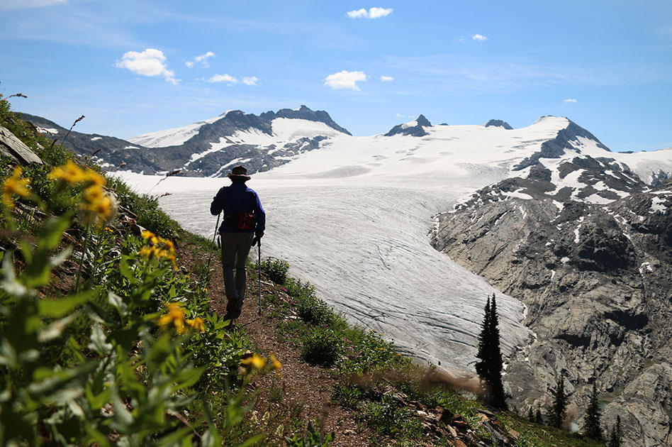 Hiking  at Selkirk Mountain Experience